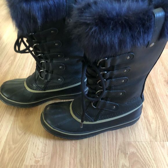 Sorel Black Lace Up Boots with Blue Fur Trim - Picture 5 of 13